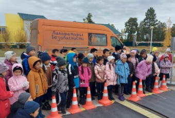 «Лаборатория безопасности» в Якутии проехала полторы тысячи километров и обучила более 2 тысяч детей