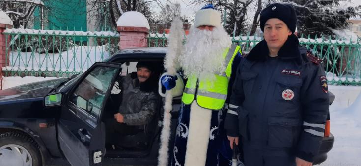 На дорогах Татарстана на каникулах за порядком следил новогодний патруль