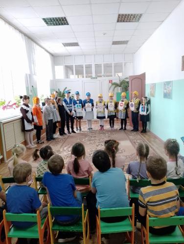 В Аксубаевском районе отряд ЮИД побывал у ребят из детского сада