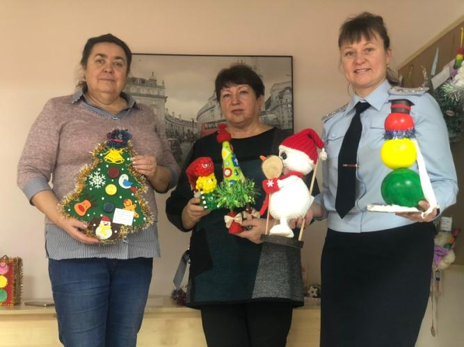 Полицейский Дед Мороз и новогодние игрушки: водителям напомнили о ПДД