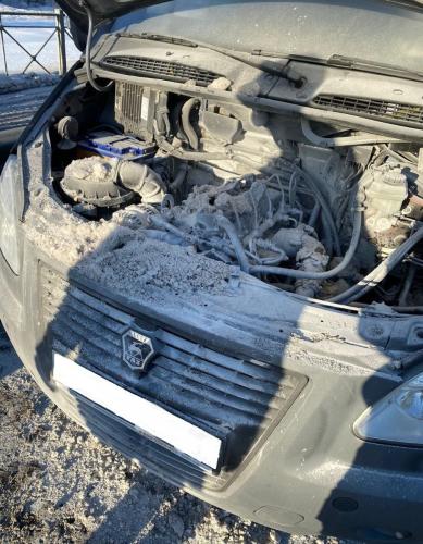 В Набережных Челнах сотрудники Госавтоинспекции помогли водителю потушить автомобиль
