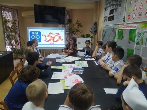 ЮИДовцы отряда «Планета Детства» провели встречу с директором Ростовской региональной общественной детско-юношеской организации «ЮИД Дона»