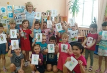 Госавтоинспекторы Новосибирской области повторяют дорожную азбуку с дошкольниками