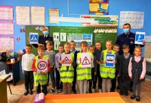 В Смоленском районе дорожные полицейские и их юные помощники провели уроки «Дорожная азбука»