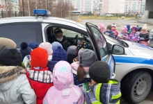Автоинспекторы Нового Уренгоя встретились с воспитанниками детского сада «Березка»