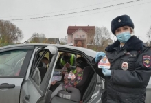 В Смоленском районе родители и дорожные полицейские проверили правильность перевозки детей в салоне автомобиля