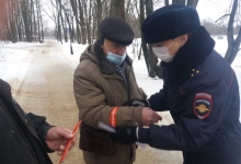 Акцию «С заботой о людях преклонного возраста» провели сотрудники Госавтоинспекции Смоленской области