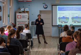 Сотрудники Госавтоинспекции Севастополя организовали для семиклассников встречу в библиотеке-филиале № 9