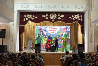 СпектакльКазанского народного театра «Клаксон» - «Необычайные приключения по ПДД Шамиля и его друзей».