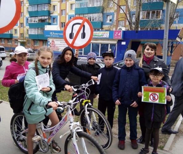 В Альметьевске проходит акция "Сними наушники"