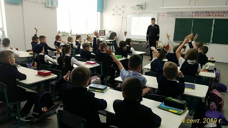 Стражи дорог Елабуги провели профилактические беседы с учениками Набережночелнинских школ