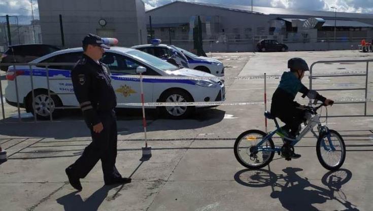 Массовый ПДД – тренинг для детей-велосипедистов провели сотрудники Госавтоинспекции Татарстана