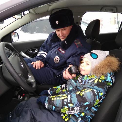 В Татарстане автоинспекторы устроили для дошколят праздник дорожной безопасности