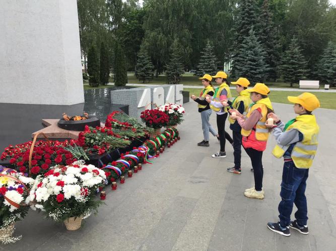 Юные помощники Госавтоинспекции Республики Татарстан в День памяти и скорби присоединились к акции «Свеча памяти»