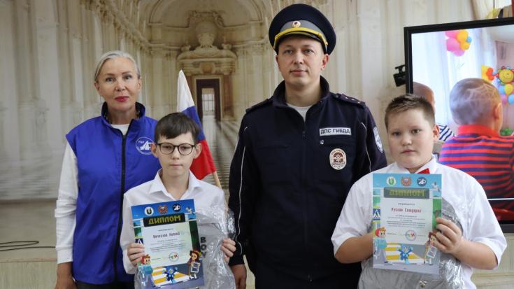 Победителям конкурсов портала "Сакла" из Нурлата вручили призы в ГИБДД