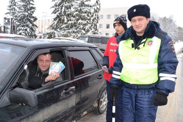 В Белгородской области общественные активисты напомнили водителям об использовании ремней безопасности и детских автокресел