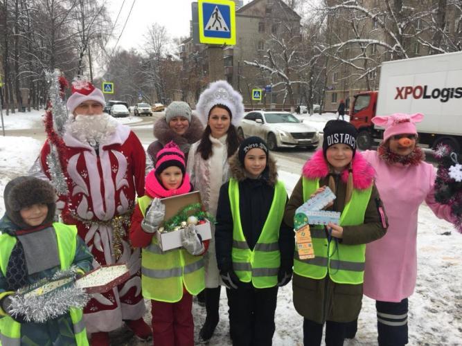 Столичная Госавтоинспекция поздравляет юных пешеходов с наступающим Новым годом