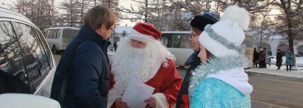 Необычный праздничный патруль напомнил участникам дорожного движения о соблюдении правил безопасности
