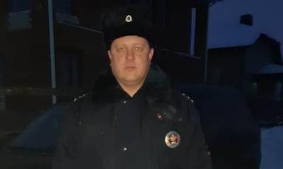 Воронежский автоинспектор помог многодетной семье, замерзавшей на трассе