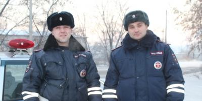Жительница Красноярска поблагодарила сотрудников ГИБДД, оказавших ей помощь на трассе