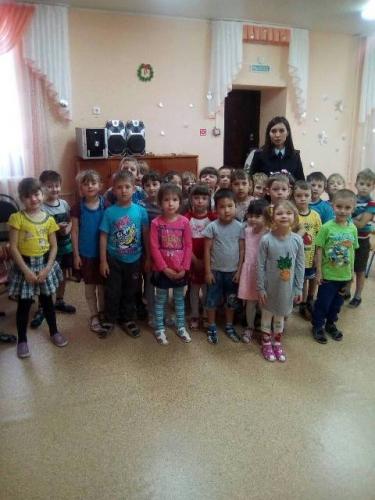 В рамках «Месячника детской безопасности» сотрудники Кваркенской Госавтоинспекции провели мероприятия в детском саду