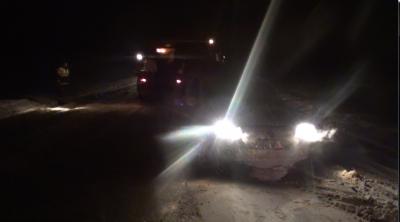 Сотрудники калужской Госавтоинспекции оказали помощь автомобилисту, попавшему в сложную дорожную ситуацию