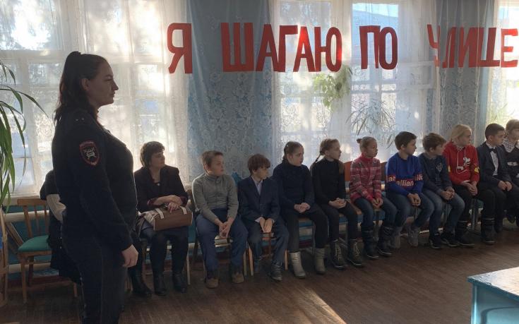Орловские полицейские в рамках «Декады безопасности детей» проводят профилактические беседы с учащимися школ и детских садов