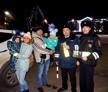 На Ставрополье гражданам дарят светоотражающие аксессуары