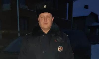 Воронежский автоинспектор помог многодетной семье, замерзавшей на трассе