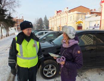 В Томской области посетителям ледового городка рассказывают о правилах перевозки детей в автомобиле