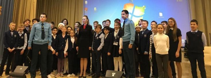 Сотрудники столичной Госавтоинспекции проводят профилактические беседы со школьниками