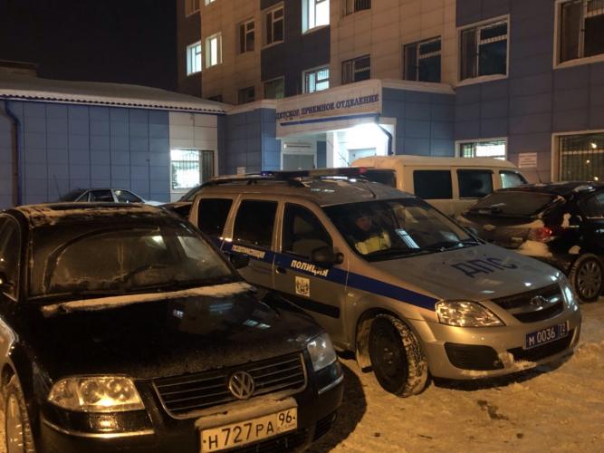 Родители юной жительницы Свердловской области поблагодарили тюменских автоинспекторов за помощь