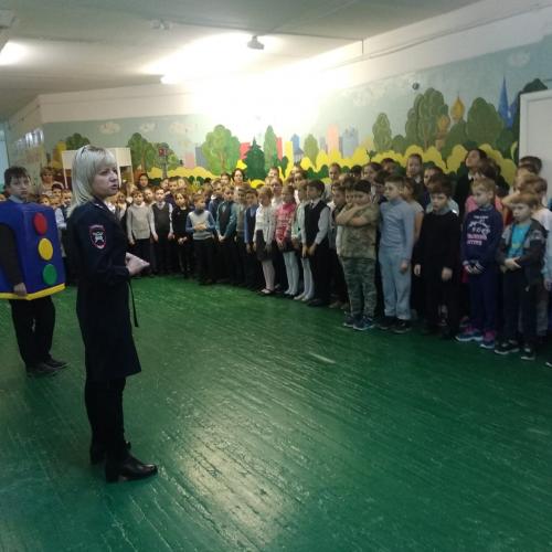 В школах Омска проходят "линейки безопасности"