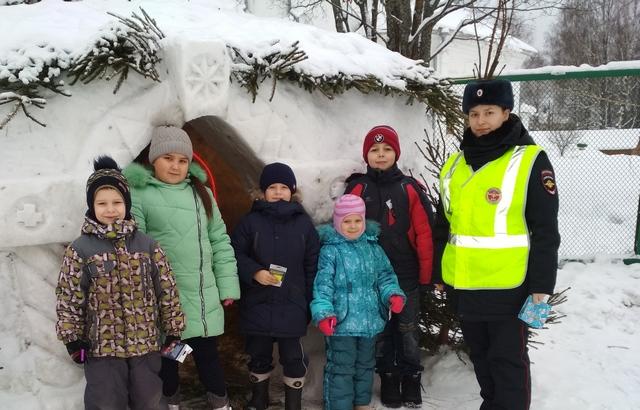 Дорожные полицейские напомнили костромским школьникам о безопасности зимних игр