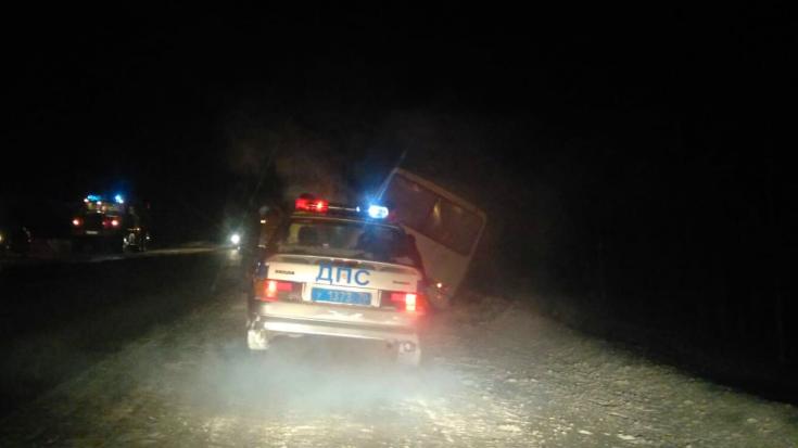 В Томской области сотрудники ГИБДД оказали помощь пассажирам автобуса