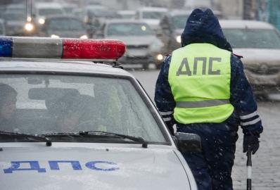 В Татарстане автоинспекторы помогли автомобилисту выбраться из снежной ловушки