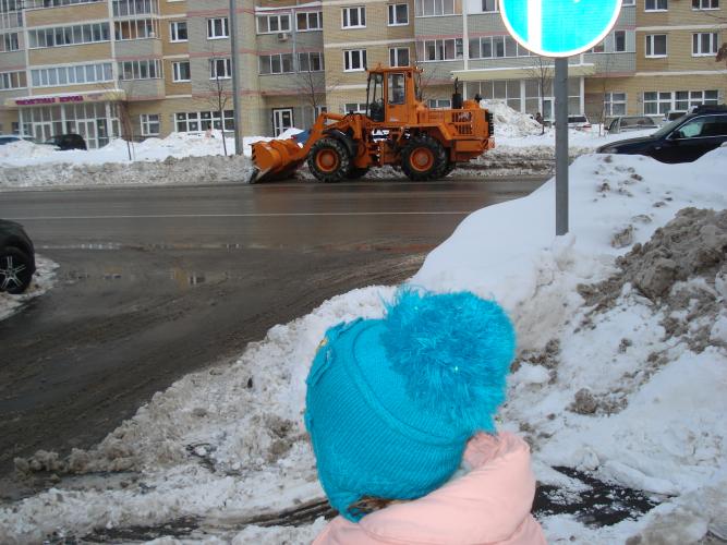Сегодня весь день дороги чистят от снега