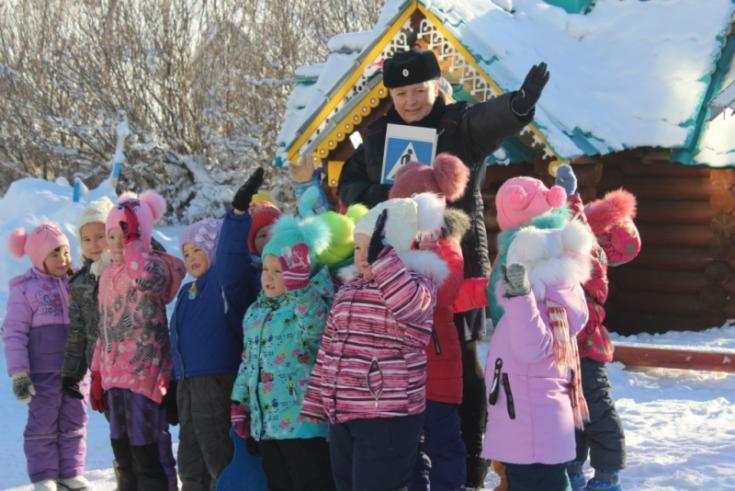 В детских садах Республики Алтай автоинспекторы проводят профилактическую акцию «В новый год дорогой ПДД»