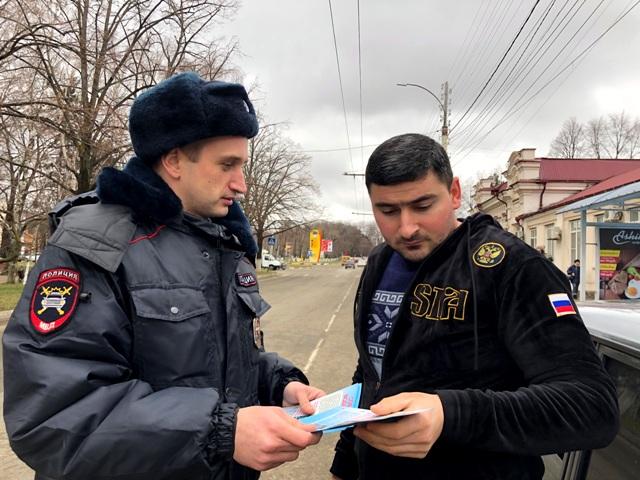 Автоинспекторы Кубани напомнили водителям и пешеходам о важности соблюдения дорожных правил