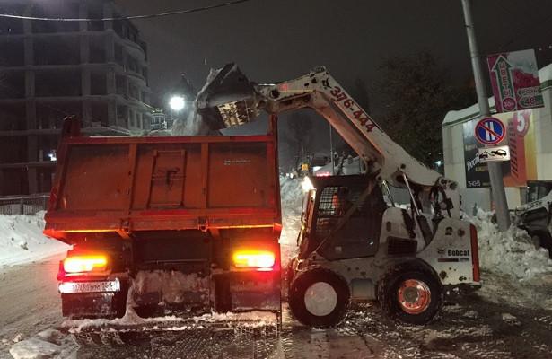 После ночного рейда мэр Саратова захотел законодательно заставить юрлица вывозить снег