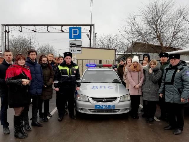 Автоинспекторы Кубани проводят для старшеклассников «уроки профессионализма»