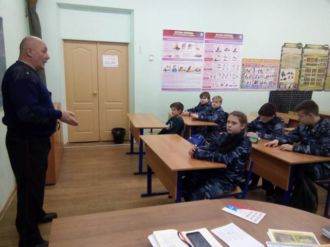 В Ярославском регионе школьникам напоминают об особенностях безопасного поведения на проезжей части в зимний период