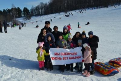В Адыгее инспекторы ГИБДД рассказали туристам о пользе световозвращающих элементов