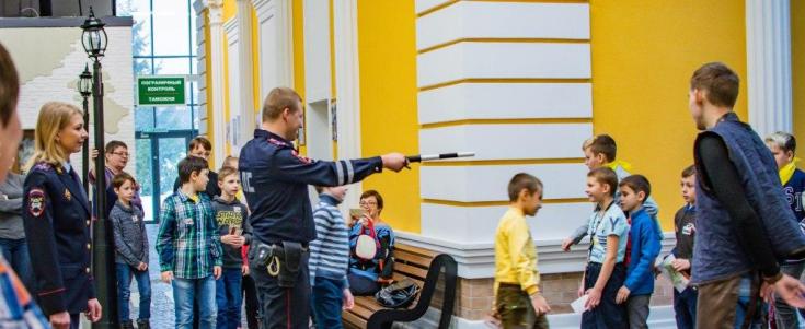 Белгородские автоинспекторы провели мастер-класс для посетителей детского города мастеров