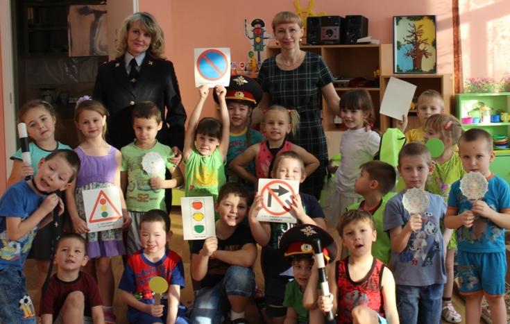 Занятия для будущих первоклассников проводят инспекторы в детских садах Хакасии