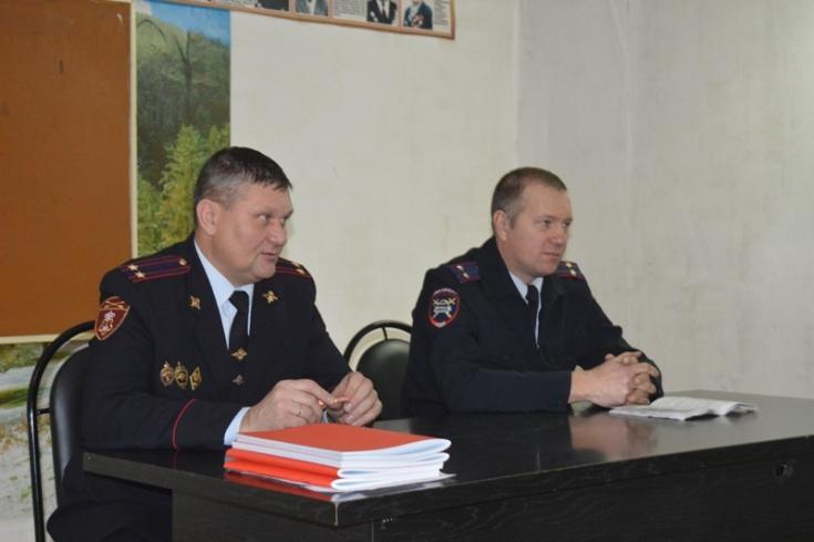 Госавтоинспекторы Минусинска напомнили сотрудникам Росгвардии о необходимости соблюдения Правил дорожного движения.