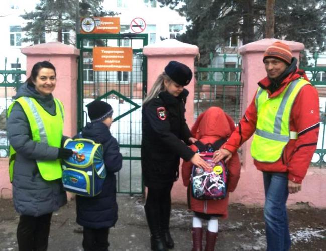 На Ставрополье наличие световозвращателей у школьников проверяет родительский патруль