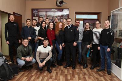 В Кемеровской области участники студенческого десанта посетили ГИБДД Кузбасса
