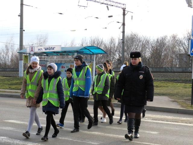 На Кубани автоинспекторы провели уроки безопасности по маршруту «дом-школа-дом»