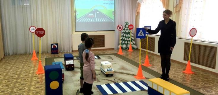 В Белгороде воспитанники детских садов учатся безопасному переходу